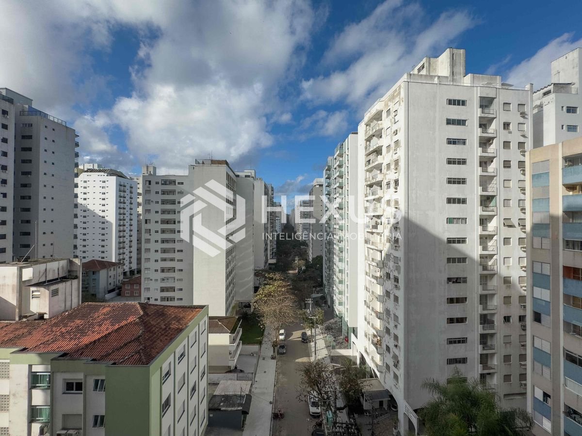 Foto 4 de Apartamento com varanda e vista livre a uma quadra da Praia das Pitangueiras de 2 quartos com 1 vaga, Guarujá-SP