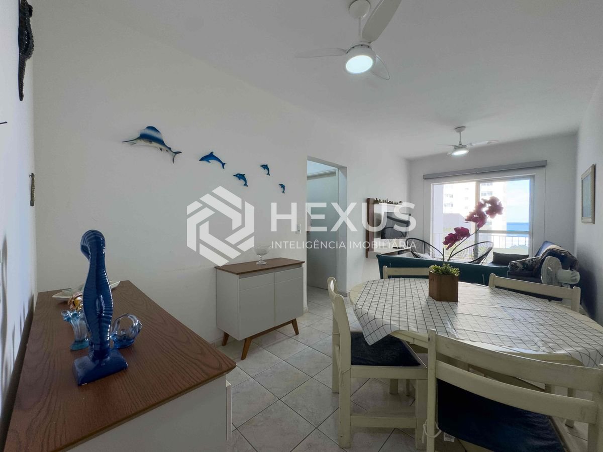 Foto 4 de Apartamento com varanda e vista mar a uma quadra da Praia das Pitangueiras de 2 quartos com 1 vaga, Guarujá-SP.