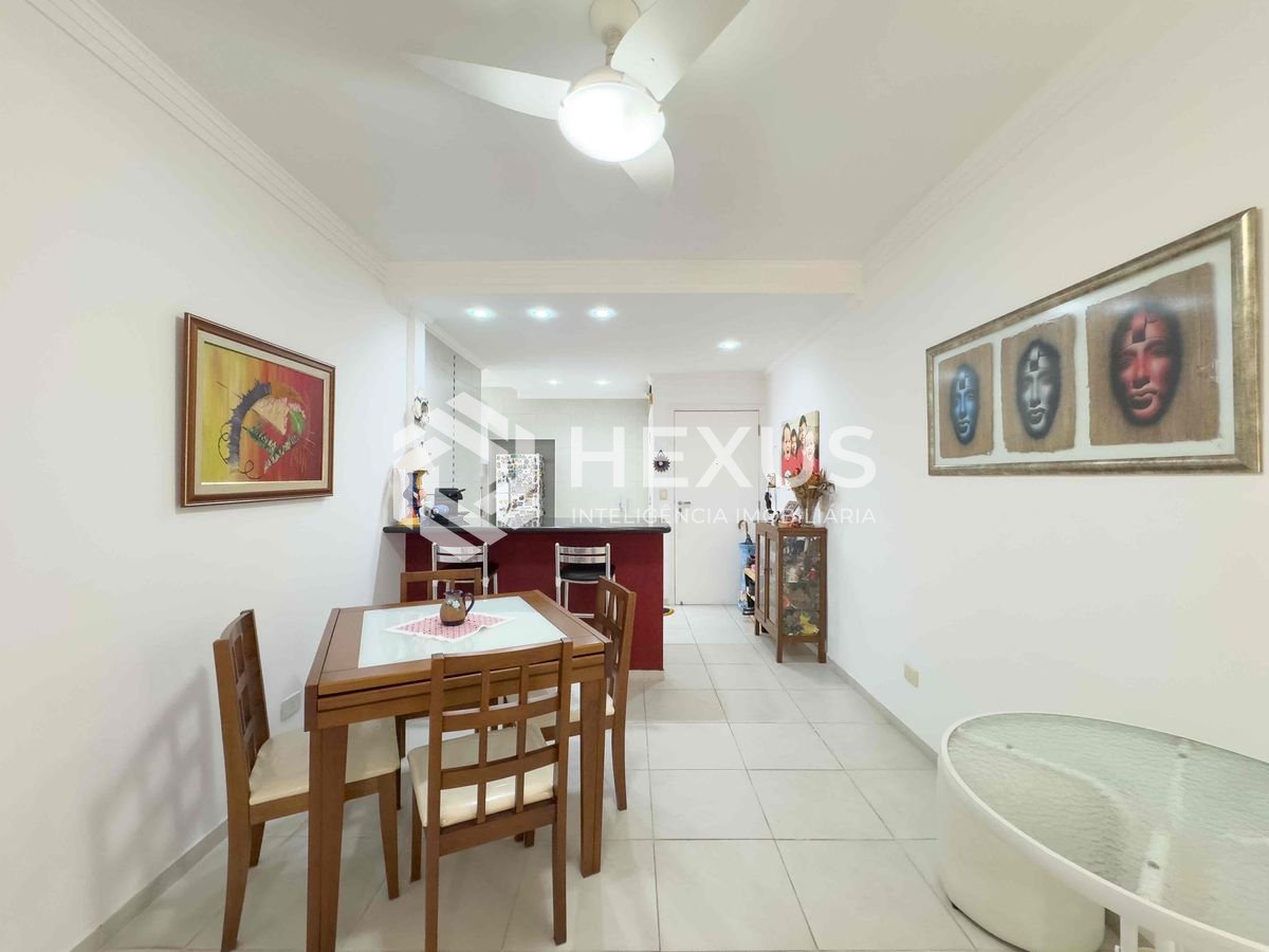 Foto 5 de Apartamento com varanda e vista mar na quadra-mar da Praia das Pitangueiras de 2 quartos (1 suíte) com 1 vaga, Guarujá-SP.