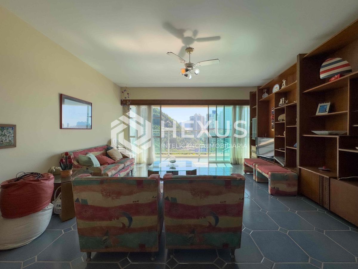 Foto 4 de Apartamento frente mar com varanda e lazer na Praia das Pitangueiras, Guaruja