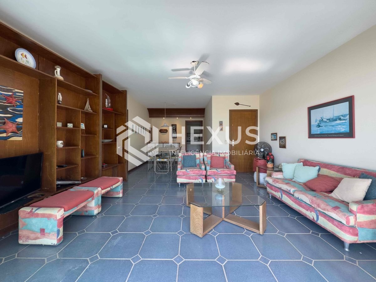 Foto 5 de Apartamento frente mar com varanda e lazer na Praia das Pitangueiras, Guaruja
