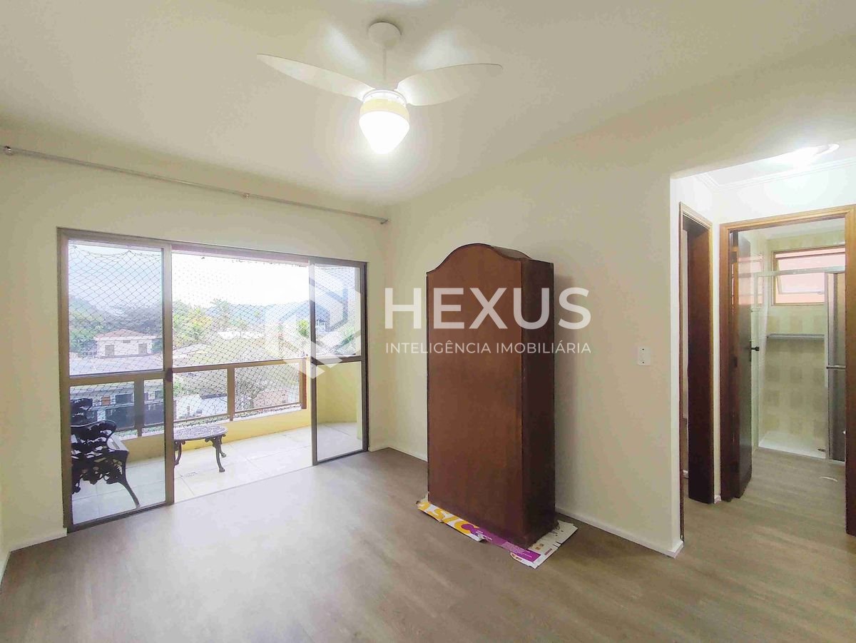 Foto 3 de Apartamento com varanda e lazer a 2 quadras da Praia das Astúrias, Guarujá
