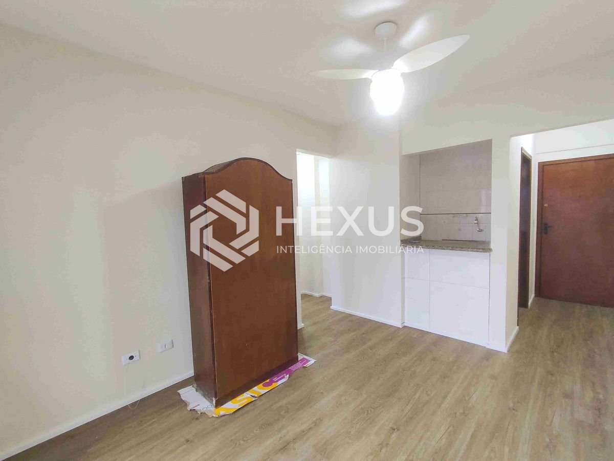 Foto 4 de Apartamento com varanda e lazer a 2 quadras da Praia das Astúrias, Guarujá