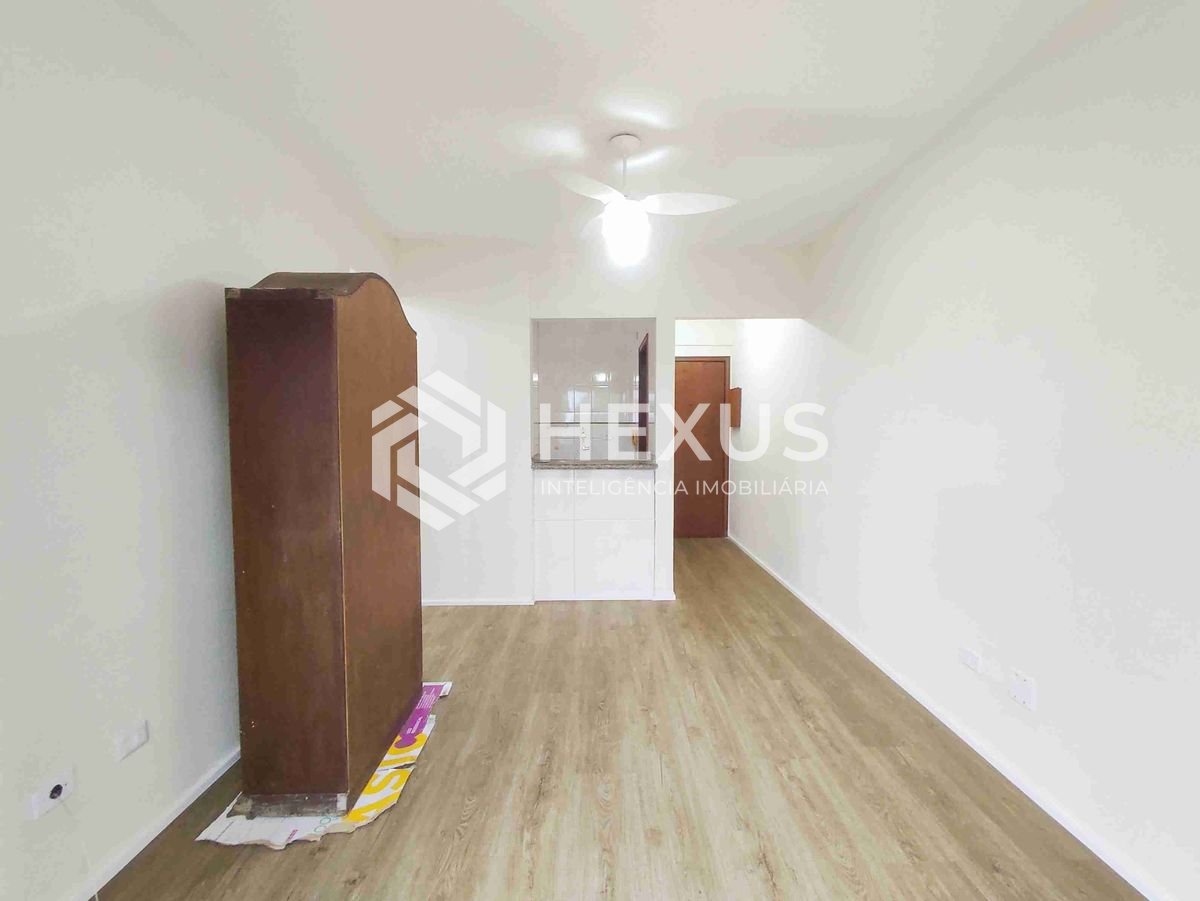 Foto 5 de Apartamento com varanda e lazer a 2 quadras da Praia das Astúrias, Guarujá