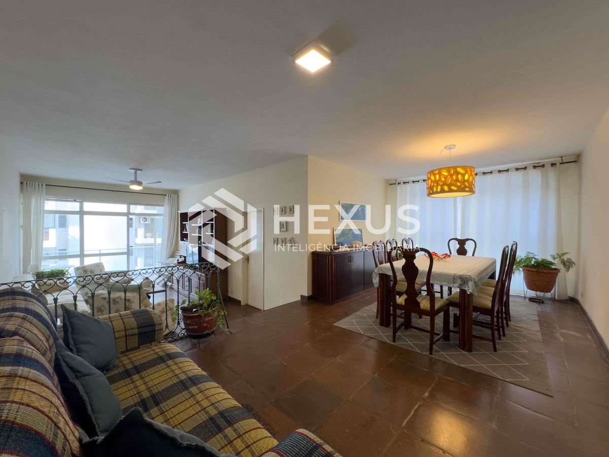 Foto 2 de Apartamento com varanda e vista mar na quadra mar da Praia das Pitangueiras, Guaruja
