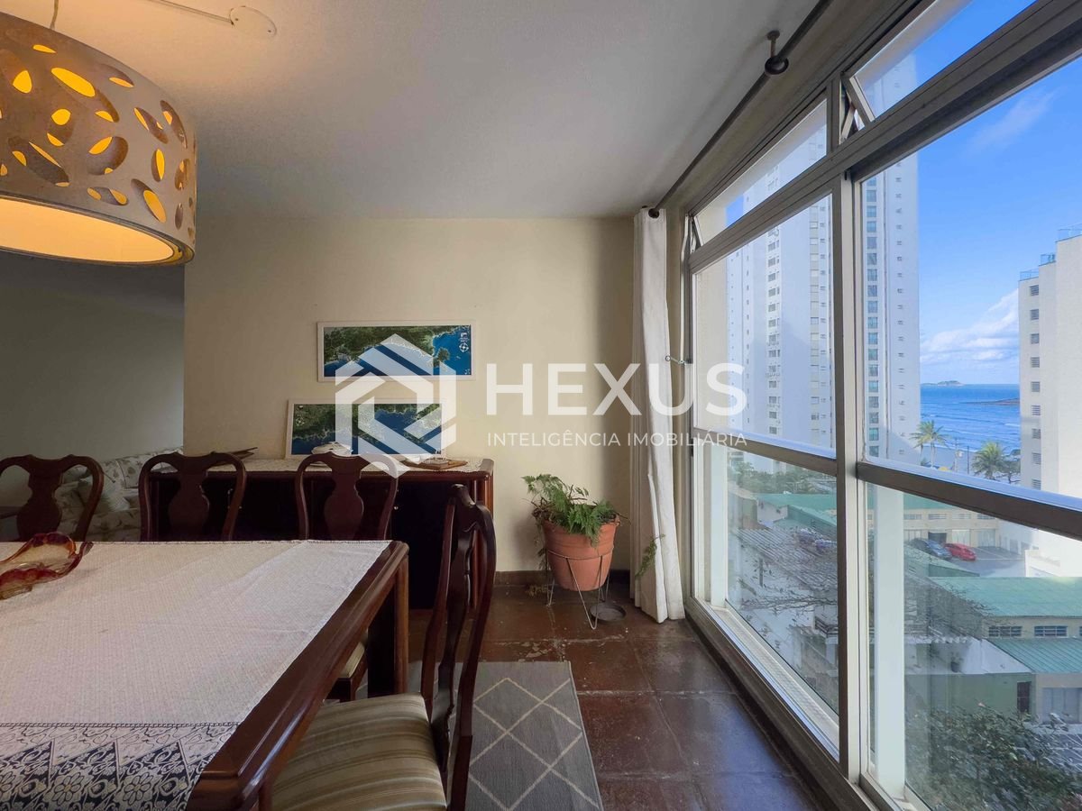 Foto 3 de Apartamento com varanda e vista mar na quadra mar da Praia das Pitangueiras, Guaruja