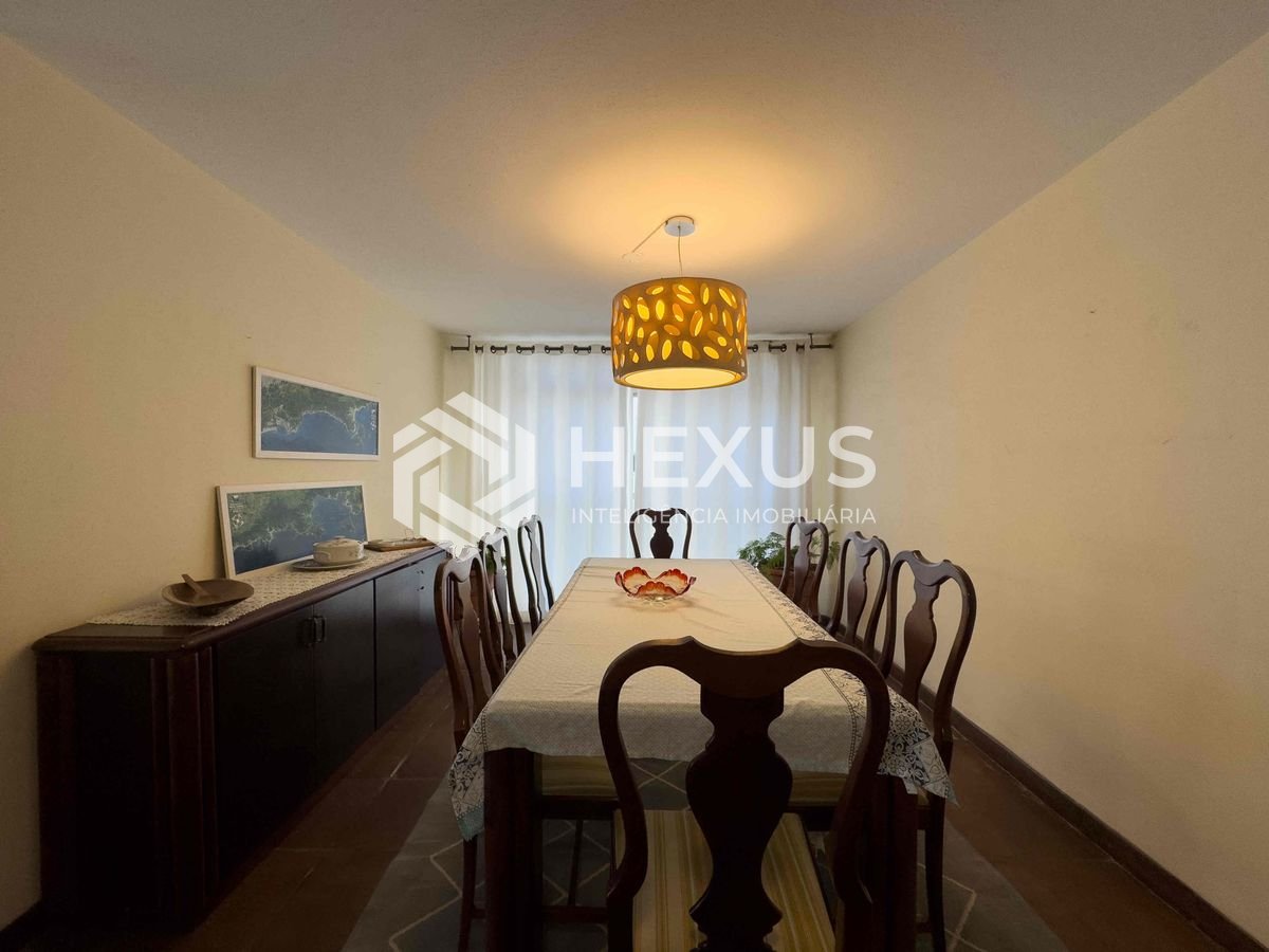 Foto 5 de Apartamento com varanda e vista mar na quadra mar da Praia das Pitangueiras, Guaruja