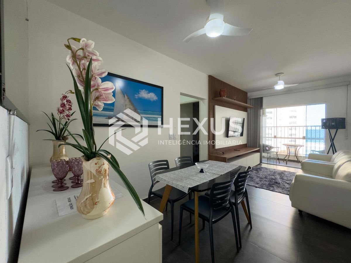 Foto 2 de Apartamento com varanda, reformado, vista mar, uma quadra da Praia das Pitangueiras - 2 Quartos, 1 Vaga, Guarujá-SP | Hexus Inteligência Imobiliária