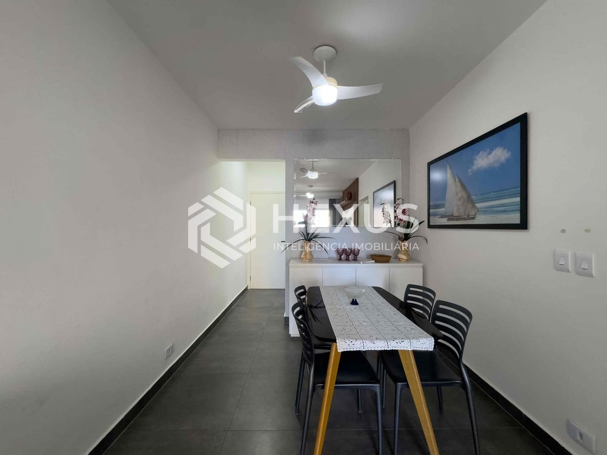 Foto 5 de Apartamento com varanda, reformado, vista mar, uma quadra da Praia das Pitangueiras - 2 Quartos, 1 Vaga, Guarujá-SP | Hexus Inteligência Imobiliária
