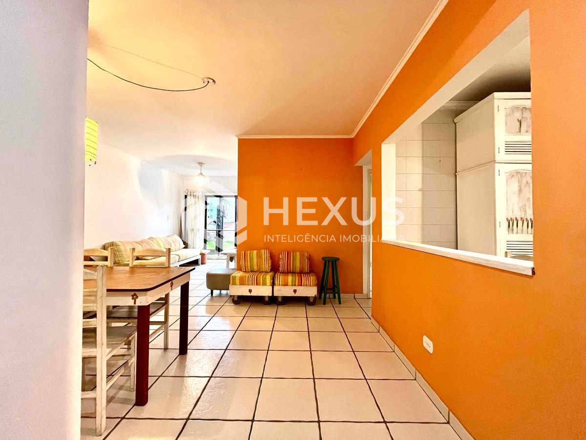 Foto 3 de Apartamento com varanda e vista livre na Praia do Tombo, Guaruja | Hexus