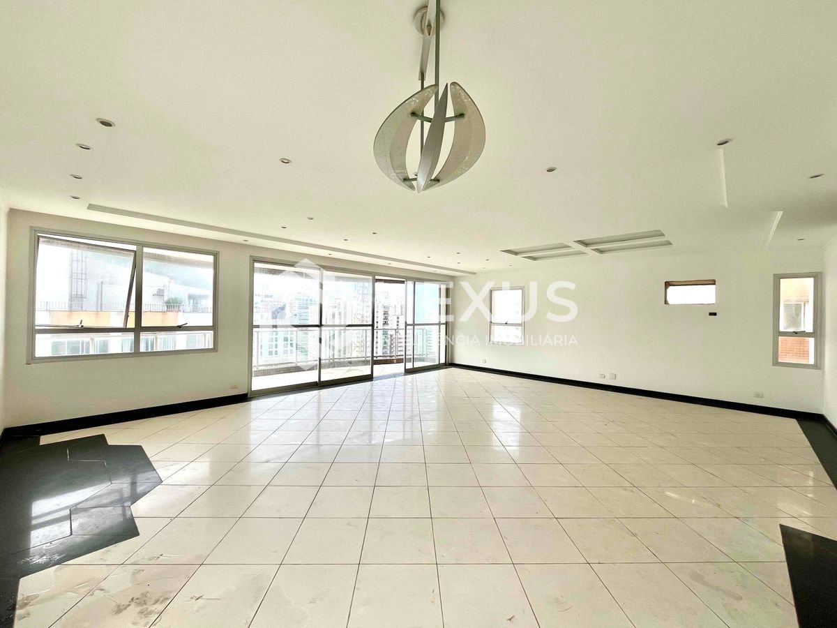 Foto 3 de Apartamento com varanda, vista mar e lazer a duas quadras da Praia das Pitangueiras, Guaruja