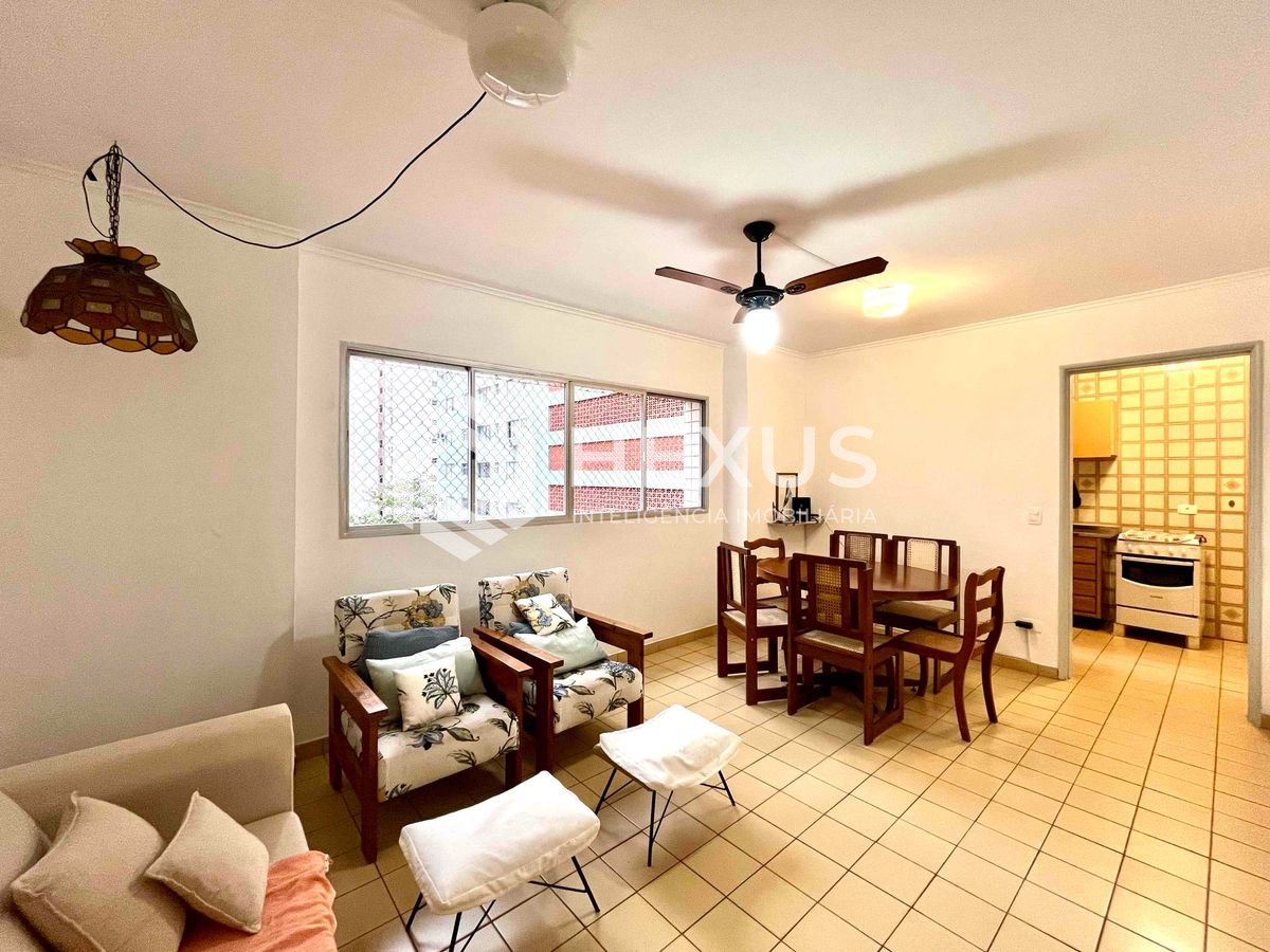 Foto 2 de Apartamento com varanda e vista livre a uma quadra da Praia das Pitangueiras, Guaruja