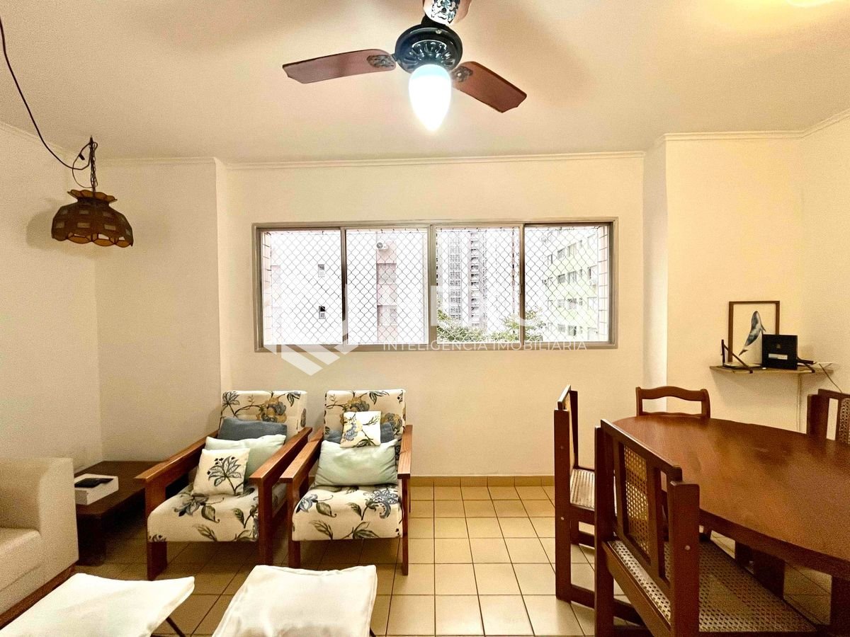 Foto 3 de Apartamento com varanda e vista livre a uma quadra da Praia das Pitangueiras, Guaruja