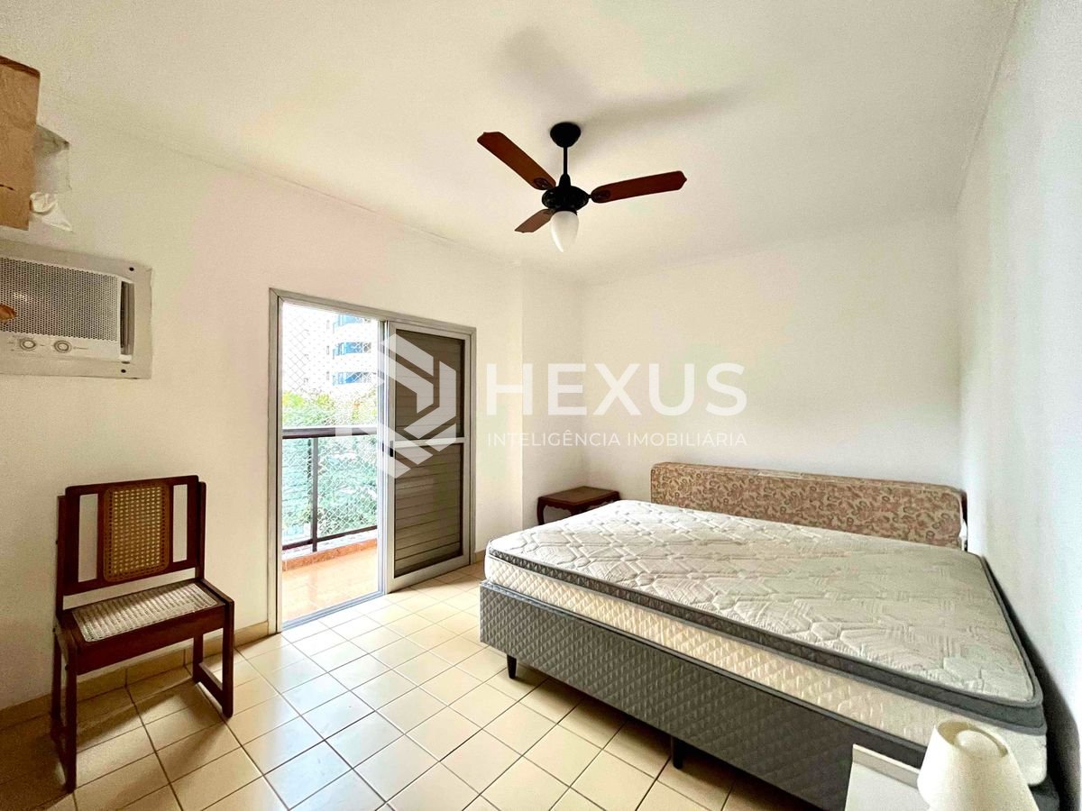 Foto 5 de Apartamento com varanda e vista livre a uma quadra da Praia das Pitangueiras, Guaruja