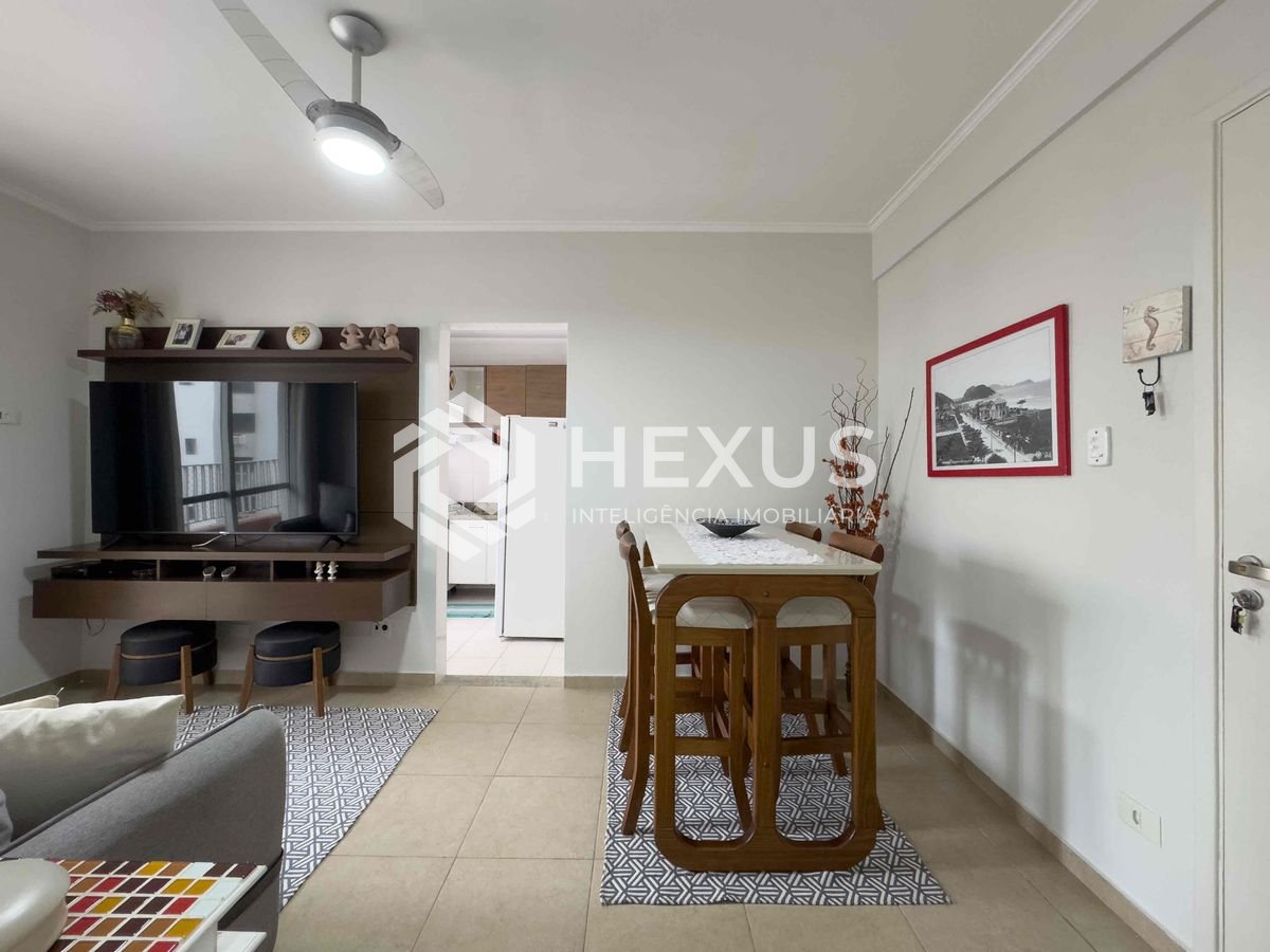 Foto 4 de Apartamento com varanda e vista mar a duas quadras da Praia das Pitangueiras, Guaruja