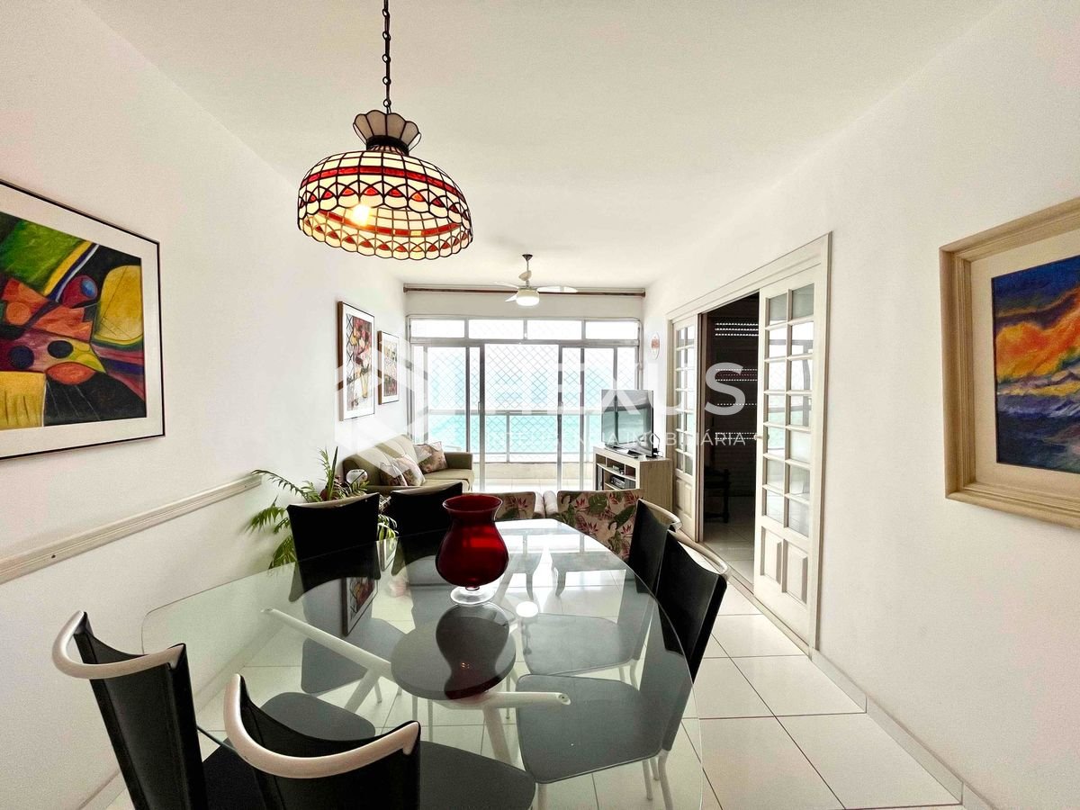 Foto 2 de Apartamento frente mar com varanda e vista mar na Praia das Pitangueiras, Guaruja