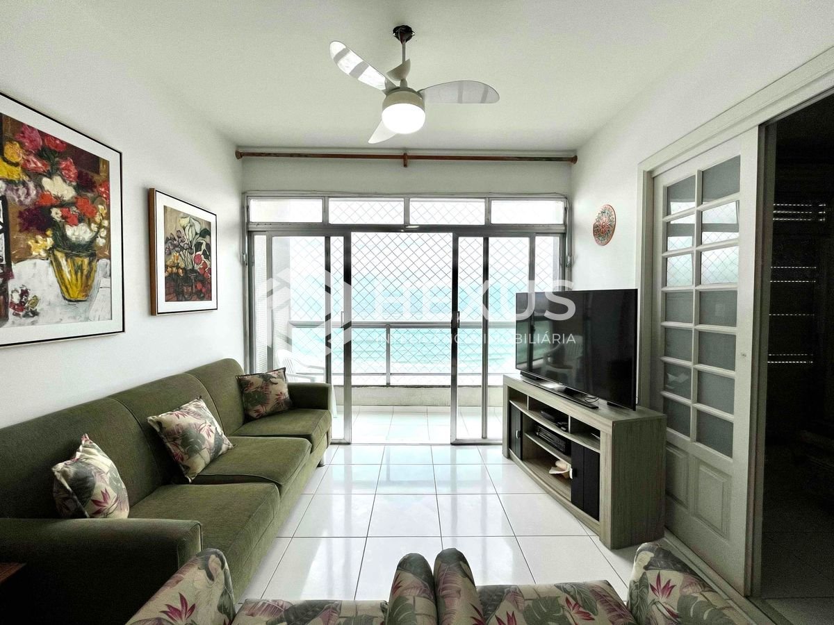 Foto 3 de Apartamento frente mar com varanda e vista mar na Praia das Pitangueiras, Guaruja