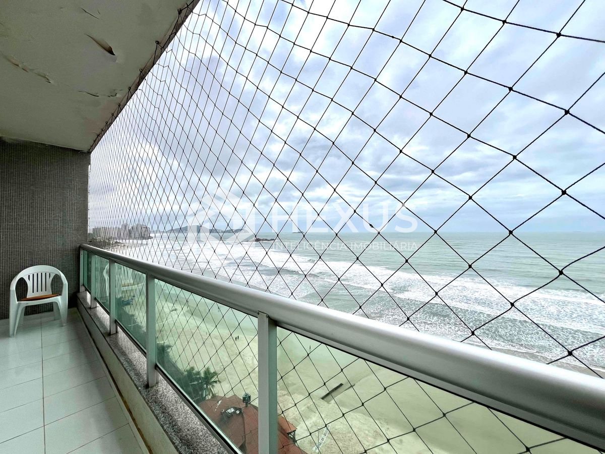 Foto 4 de Apartamento frente mar com varanda e vista mar na Praia das Pitangueiras, Guaruja