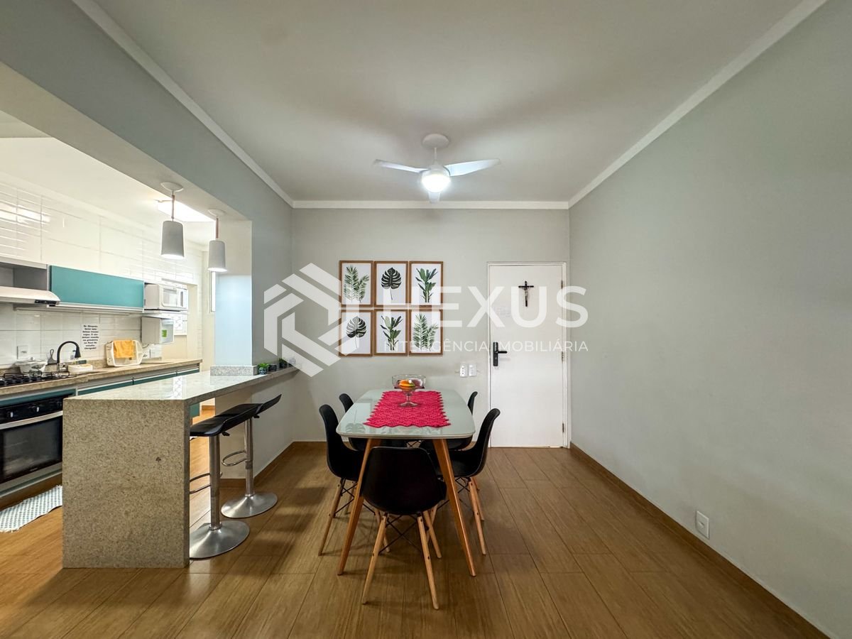 Foto 5 de Apartamento reformado com varanda a uma quadra da Praia das Pitangueiras, Guaruja