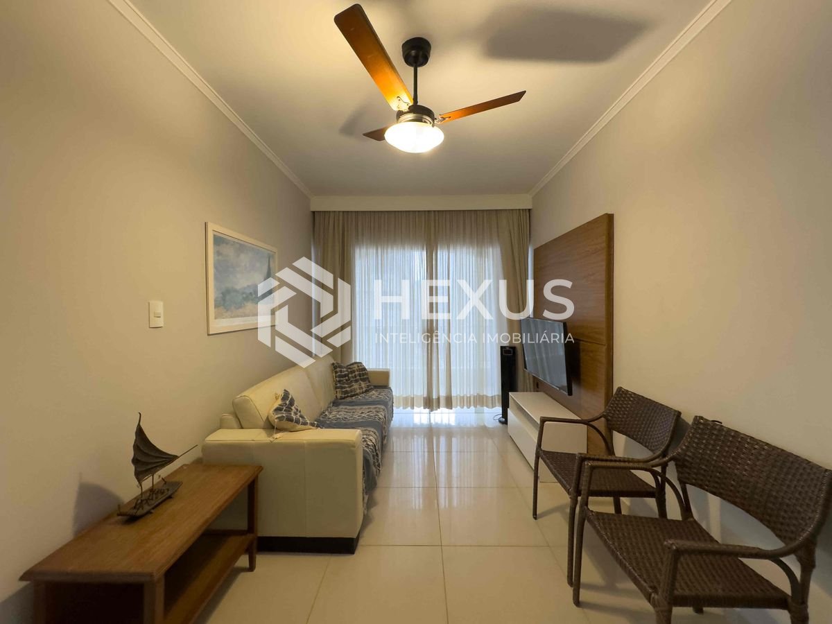 Foto 2 de Apartamento reformado com varanda vista mar a duas quadras da Praia das Pitangueiras, Guaruja