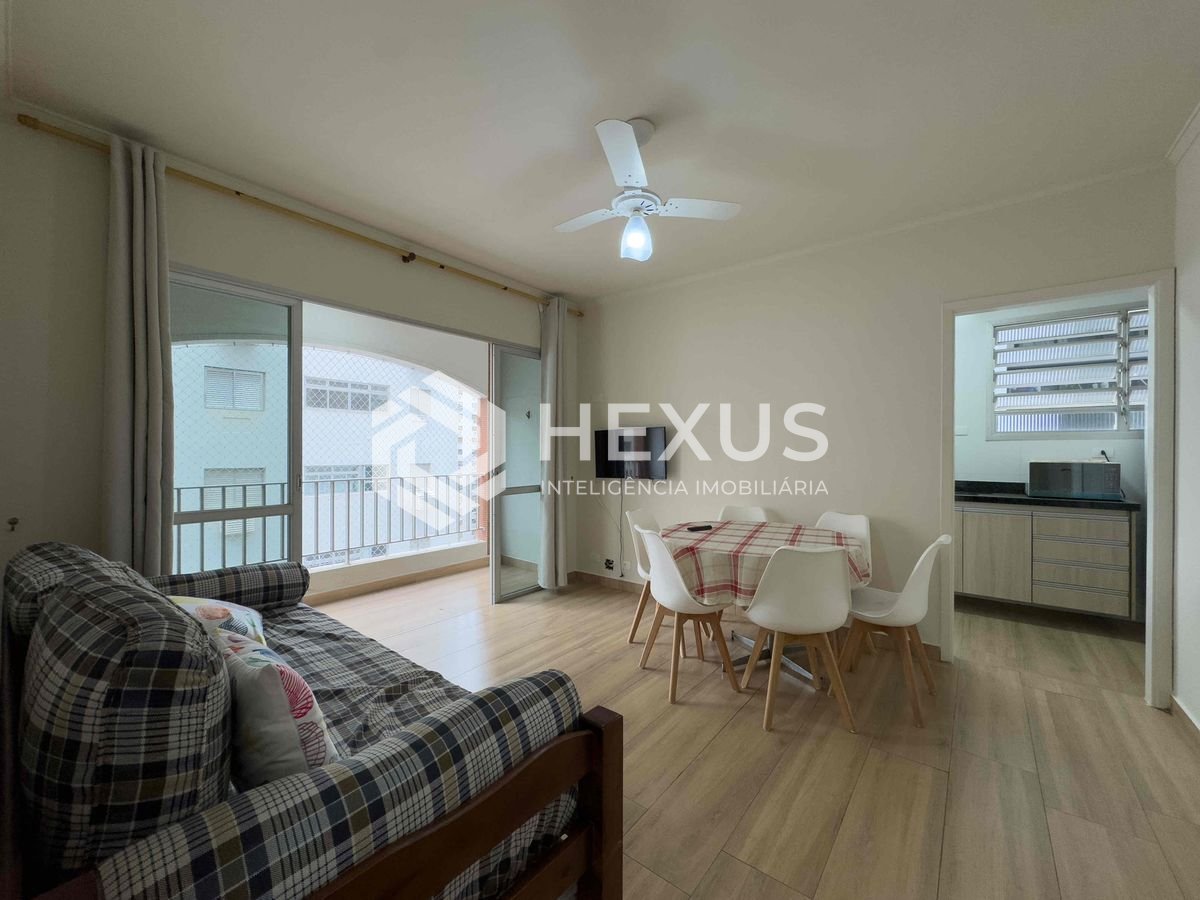 Foto 2 de Apartamento com varanda e vista livre a duas quadras da Praia das Pitangueiras, Guarujá-SP - 1 Quarto, 1 Vaga | Hexus Inteligência Imobiliária