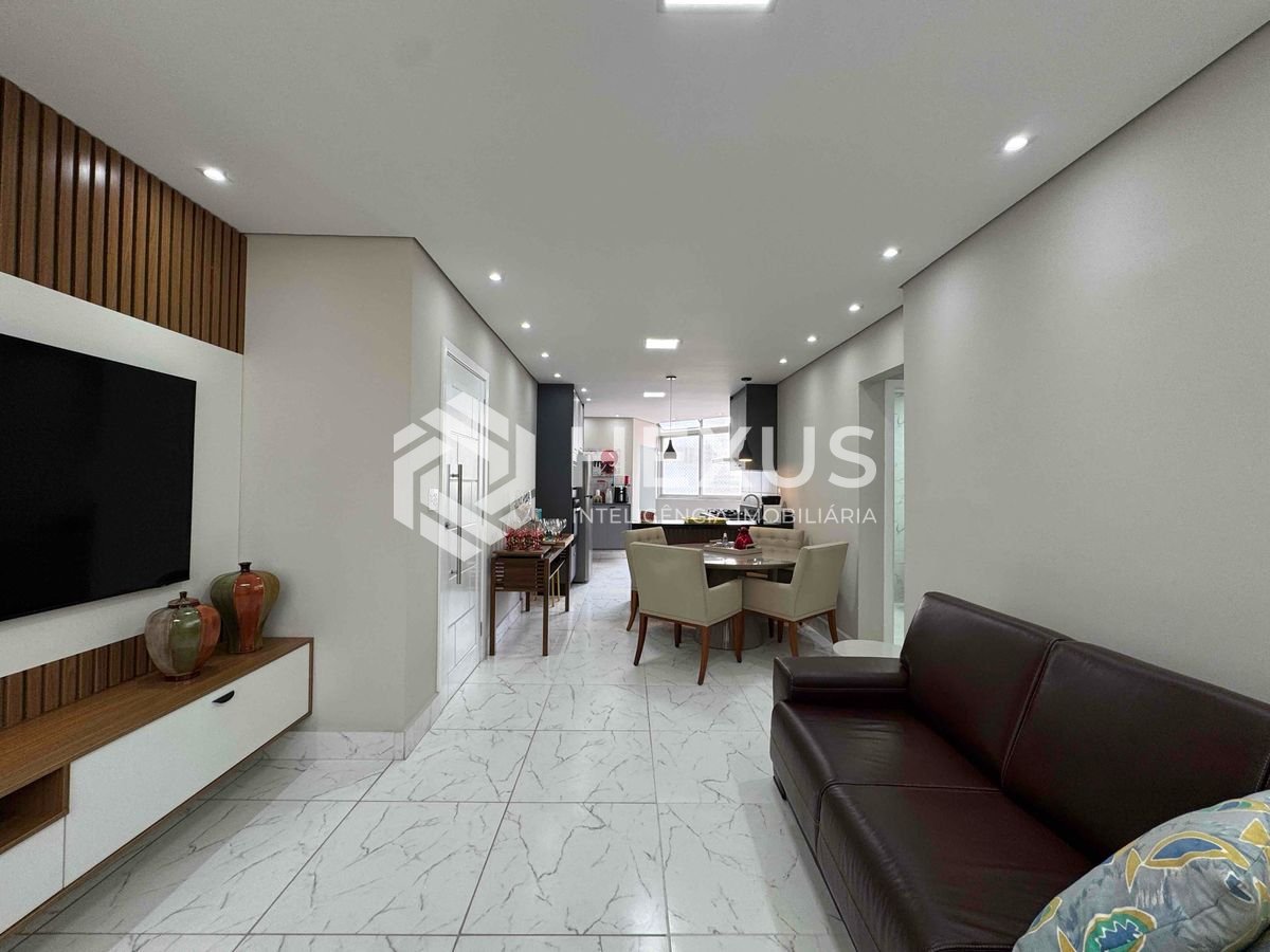 Foto 2 de Apartamento reformado com vista mar a uma quadra da Praia das Pitangueiras, Guaruja