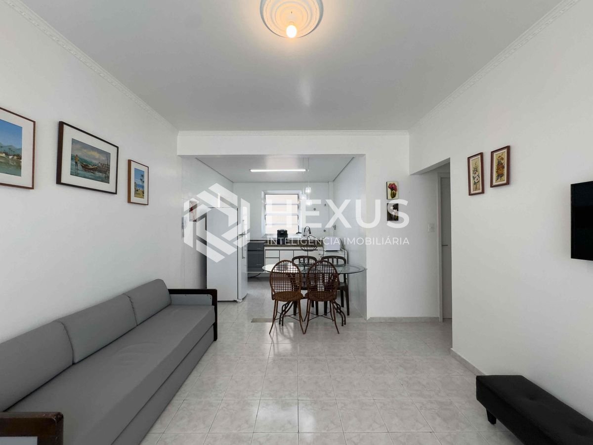 Foto 3 de Apartamento reformado e mobiliado a duas quadras da Praia das Pitangueiras, Guaruja