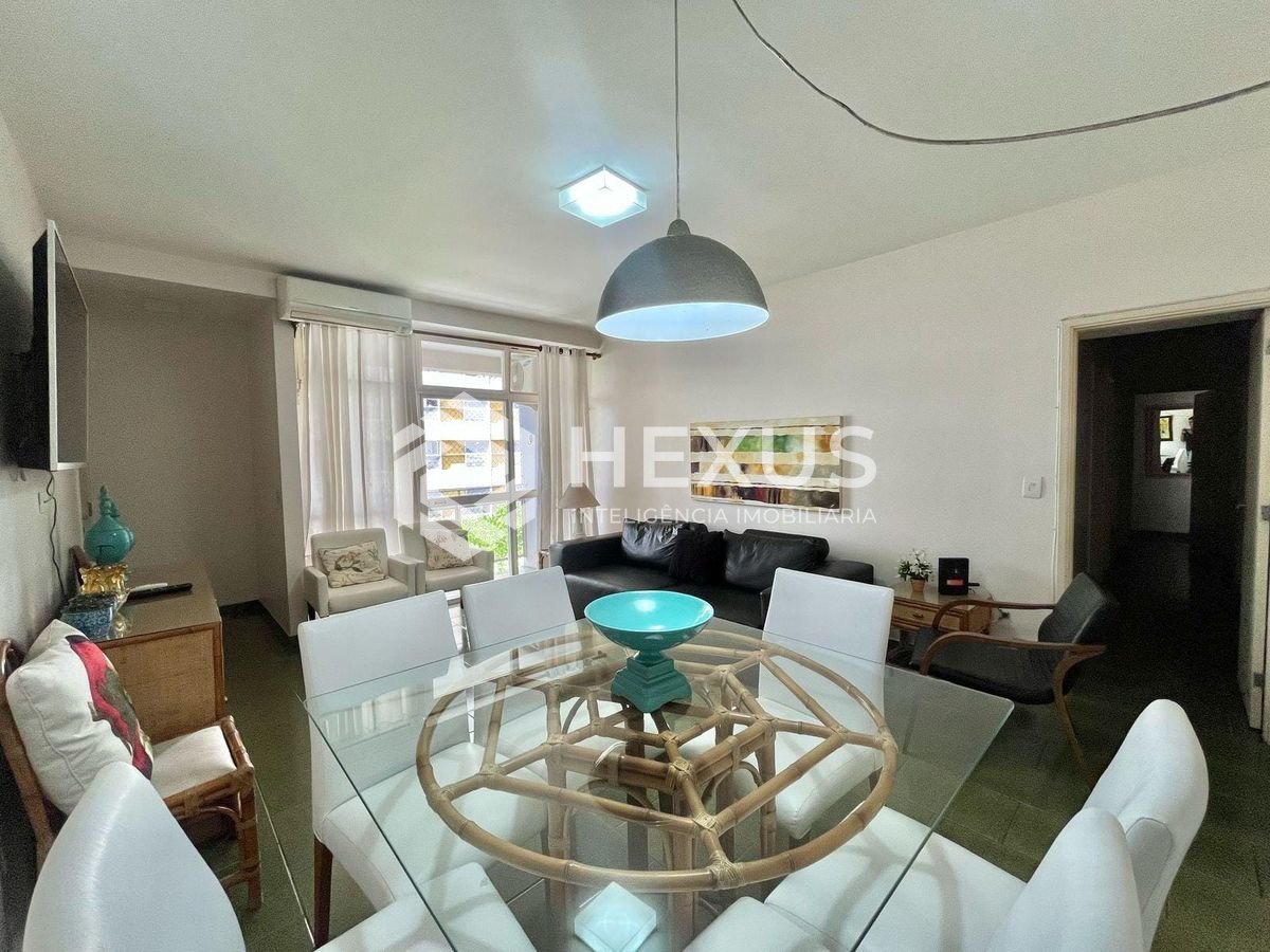 Foto 4 de Apartamento com varanda e vista livre a uma quadra da Praia das Pitangueiras, Guaruja