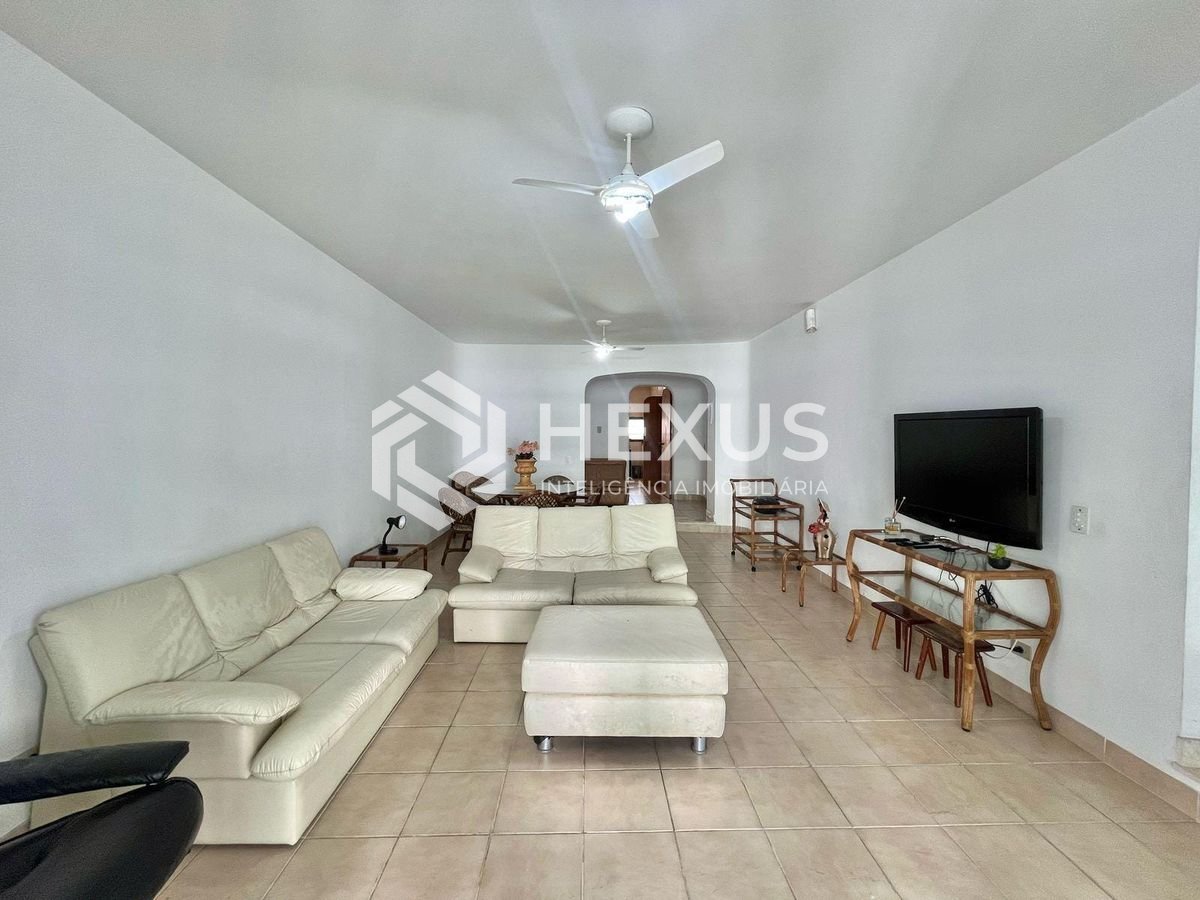 Foto 4 de Apartamento com varanda e vista mar na beira mar da Praia das Pitangueiras, Guaruja