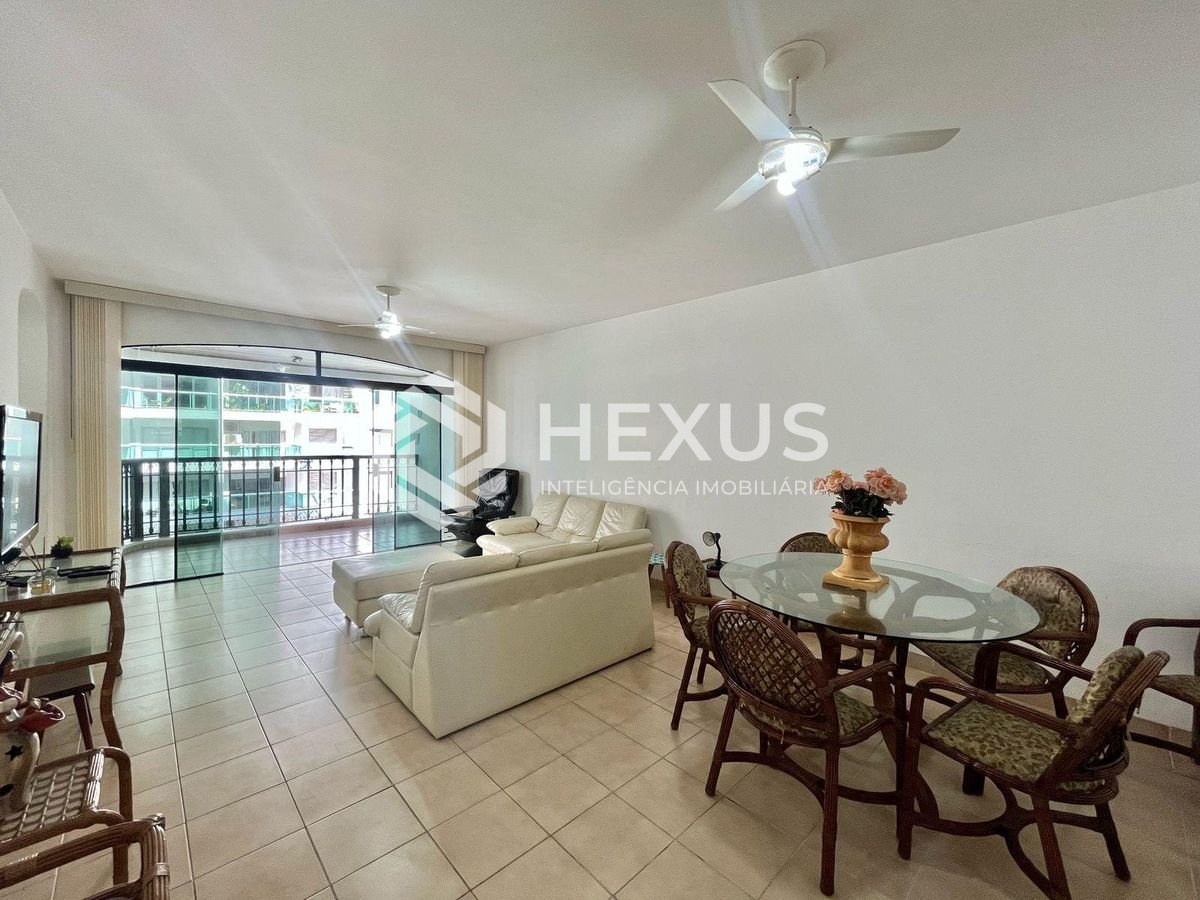 Foto 5 de Apartamento com varanda e vista mar na beira mar da Praia das Pitangueiras, Guaruja