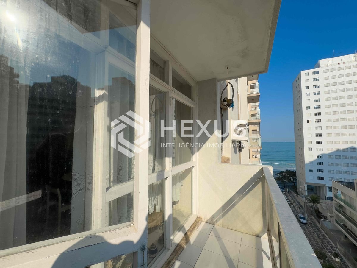 Foto 2 de Apartamento com varanda e vista mar na beira mar da Praia das Pitangueiras, Guaruja
