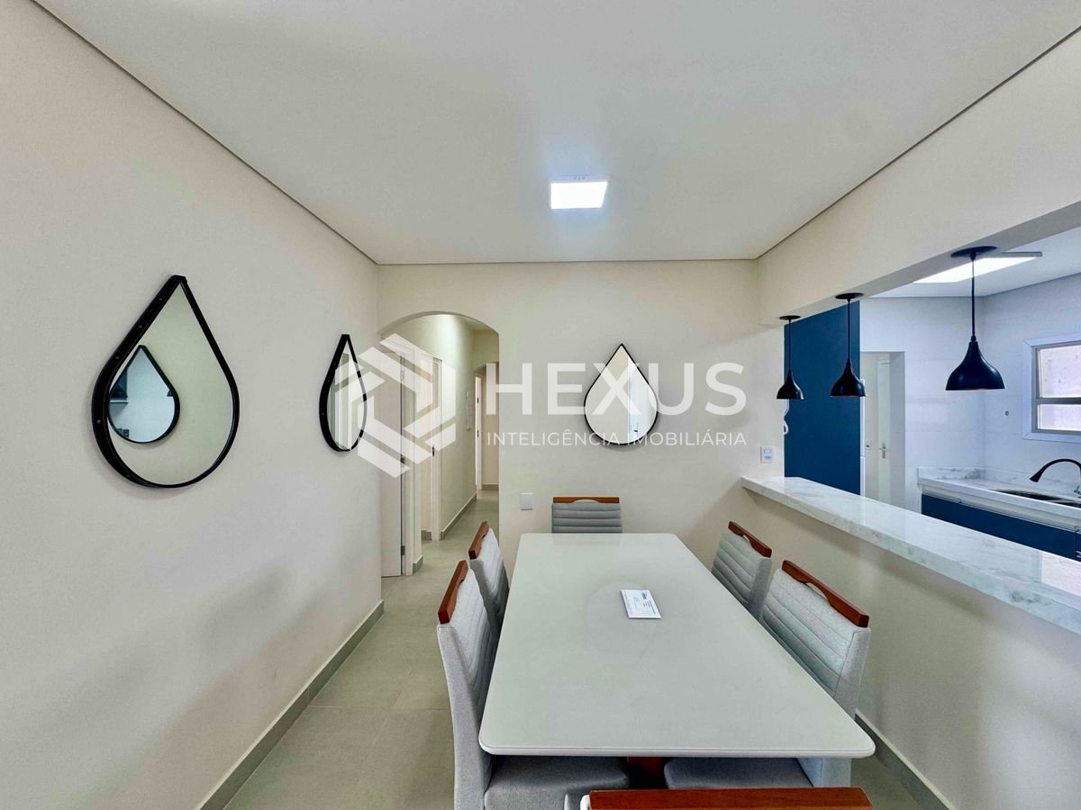 Foto 4 de Apartamento frente mar reformado com varanda e lazer na Praia das Pitangueiras, Guaruja