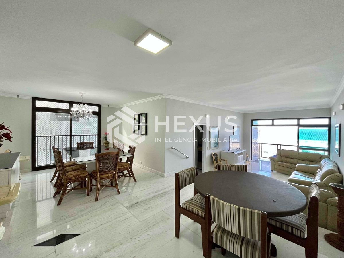 Foto 2 de Apartamento frente mar reformado com varanda vista mar e lazer na Praia das Pitangueiras, Guaruja