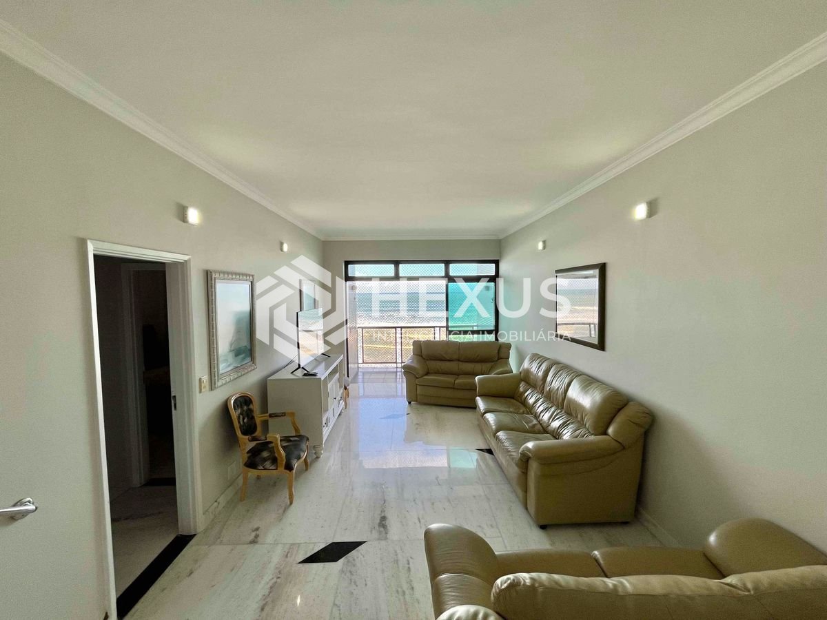 Foto 3 de Apartamento frente mar reformado com varanda vista mar e lazer na Praia das Pitangueiras, Guaruja