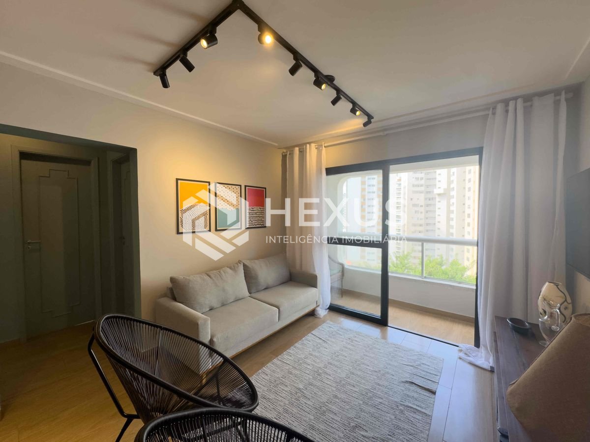 Foto 5 de Apartamento reformado com varanda e vista mar na quadra mar da Praia das Pitangueiras, Guaruja