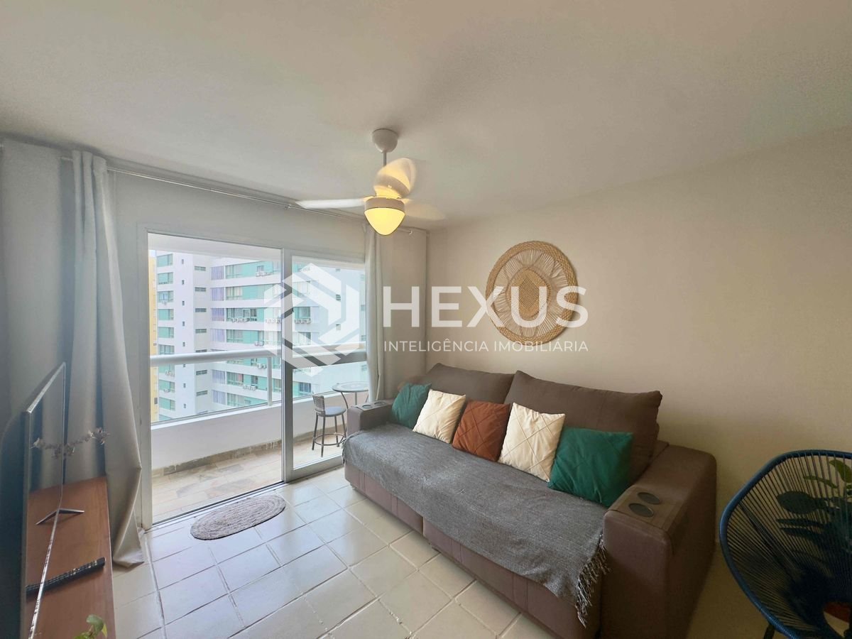 Foto 2 de Apartamento com varanda e vista mar na beira mar da Praia das Pitangueiras, Guaruja