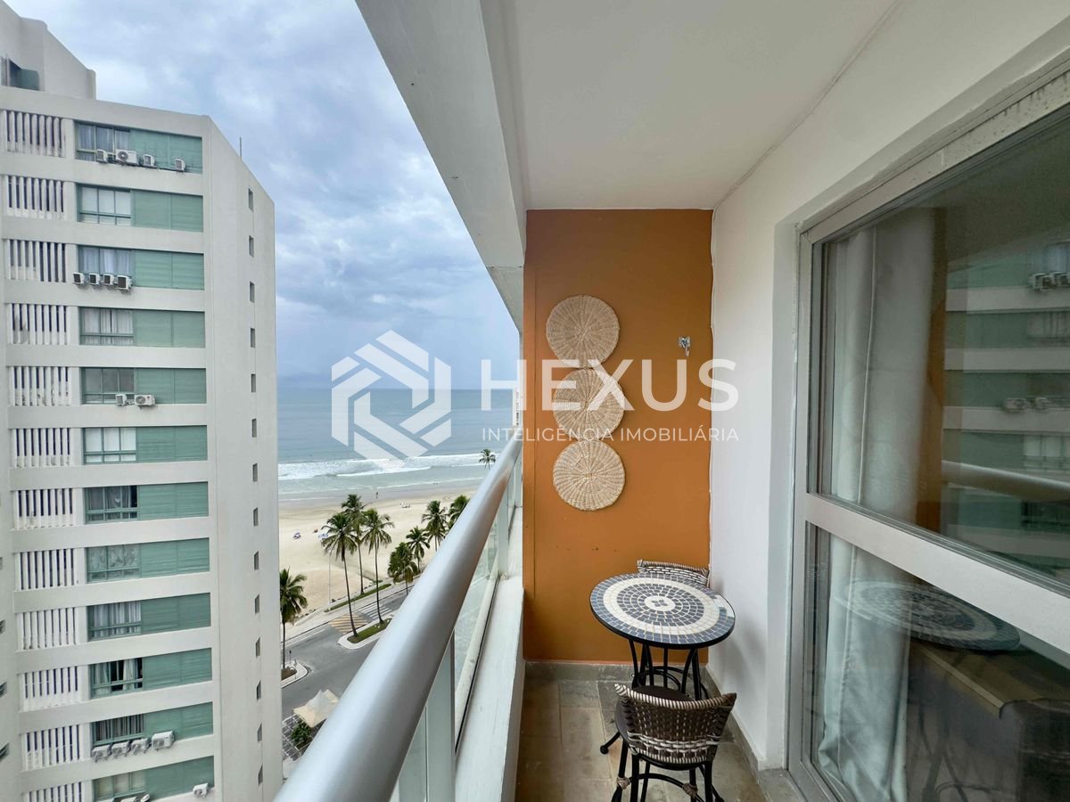 Foto 4 de Apartamento com varanda e vista mar na beira mar da Praia das Pitangueiras, Guaruja