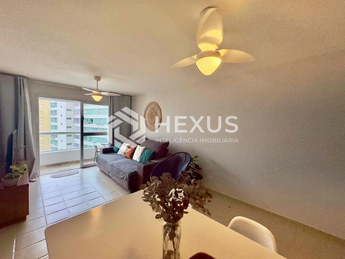 Foto 5 de Apartamento com varanda e vista mar na beira mar da Praia das Pitangueiras, Guaruja