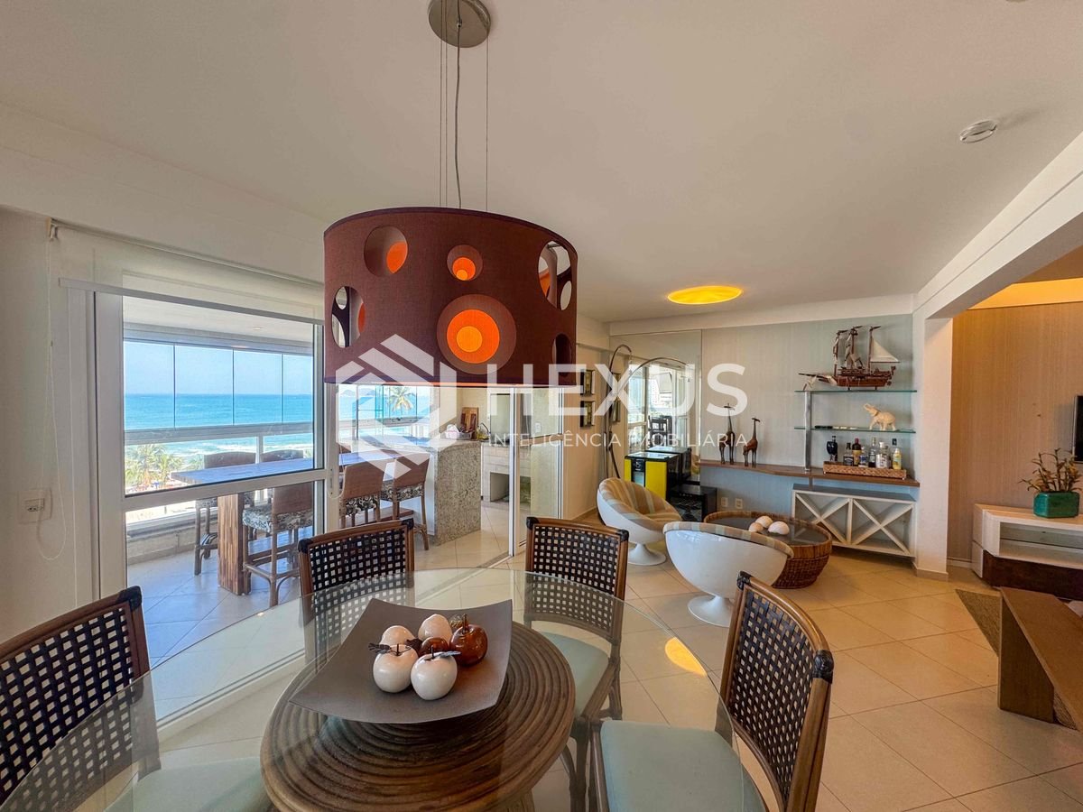 Foto 3 de Apartamento frente mar reformado com varanda gourmet vista mar e lazer na Praia das Pitangueiras, Guaruja