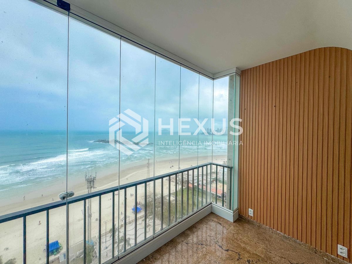 Foto 2 de Apartamento frente mar com varanda vista mar e lazer na Praia das Pitangueiras, Guaruja