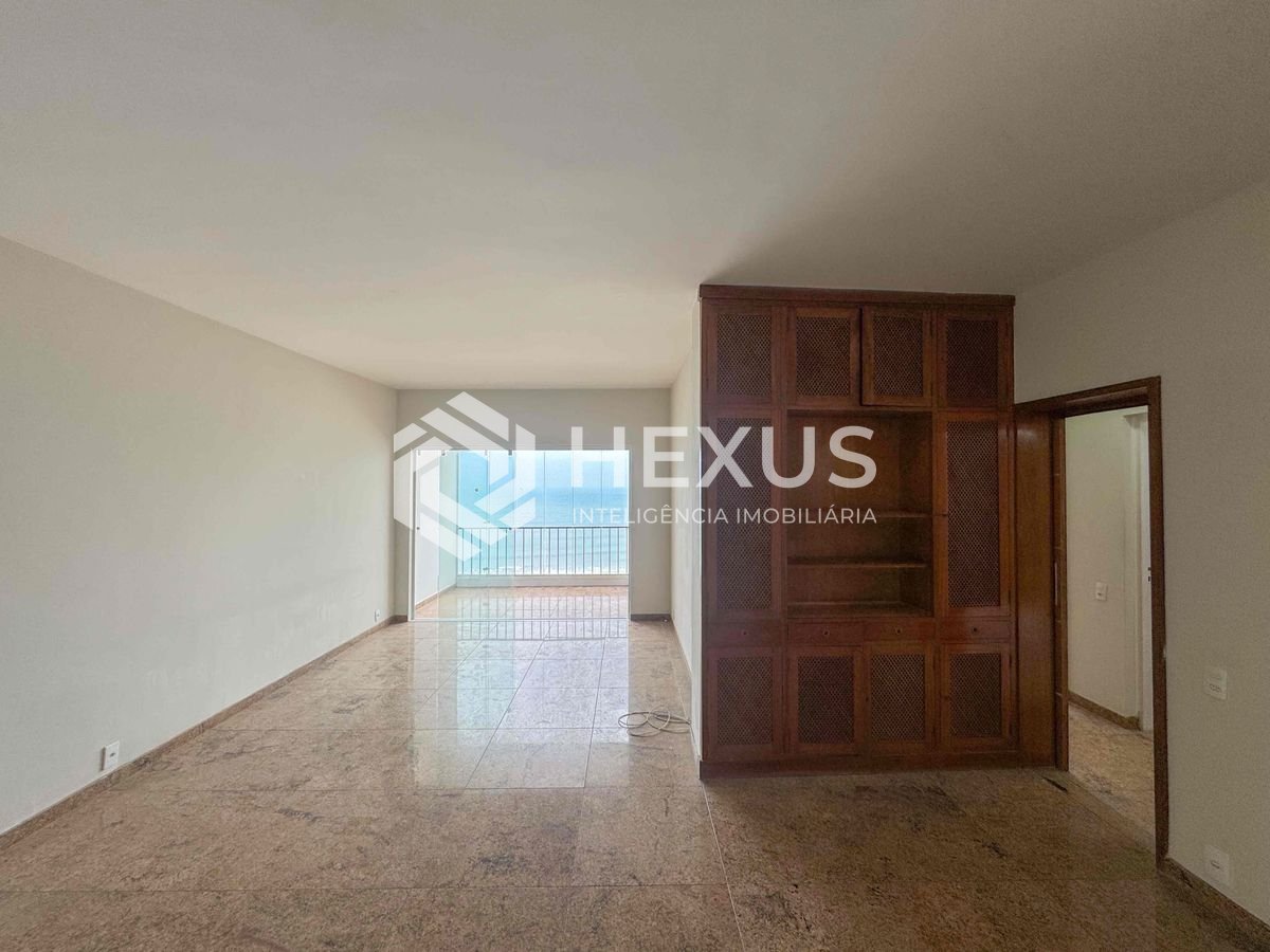 Foto 3 de Apartamento frente mar com varanda vista mar e lazer na Praia das Pitangueiras, Guaruja