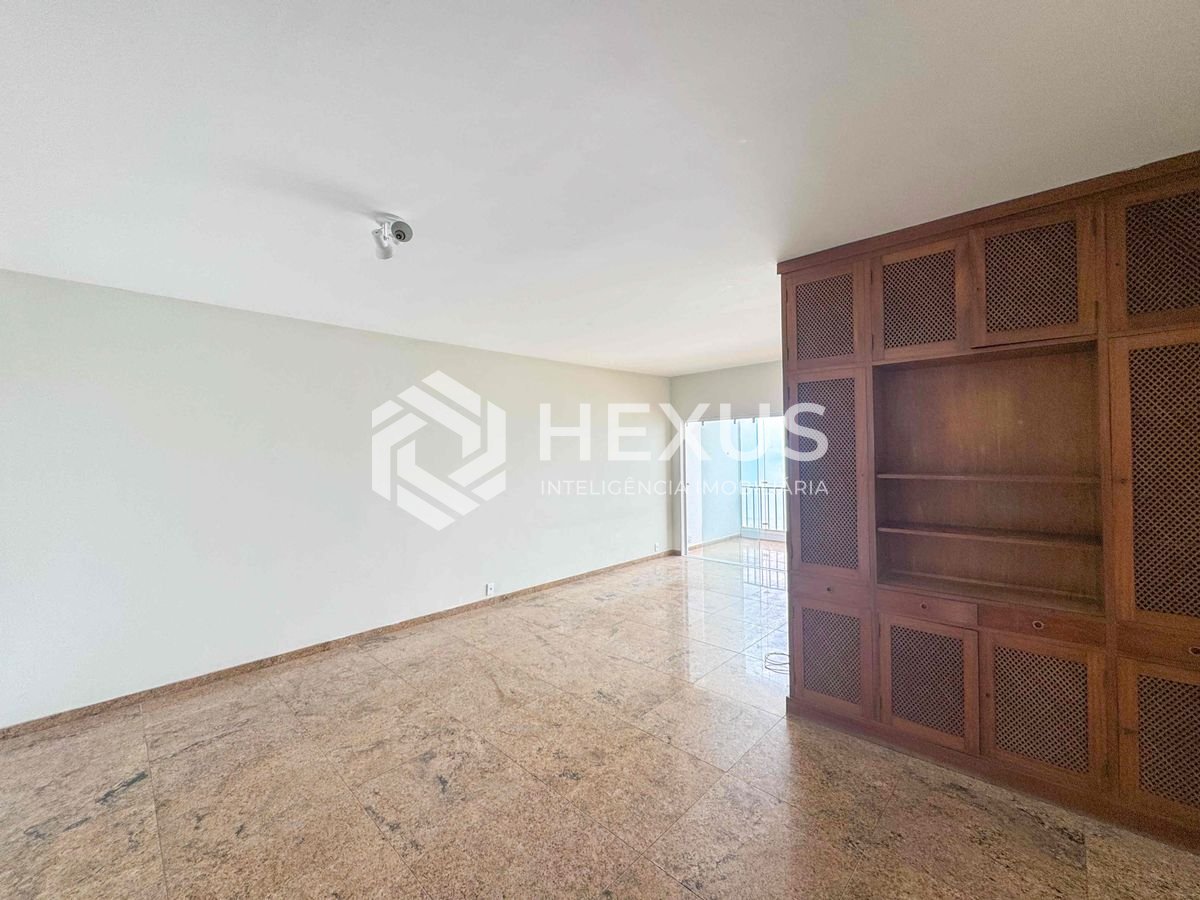 Foto 4 de Apartamento frente mar com varanda vista mar e lazer na Praia das Pitangueiras, Guaruja
