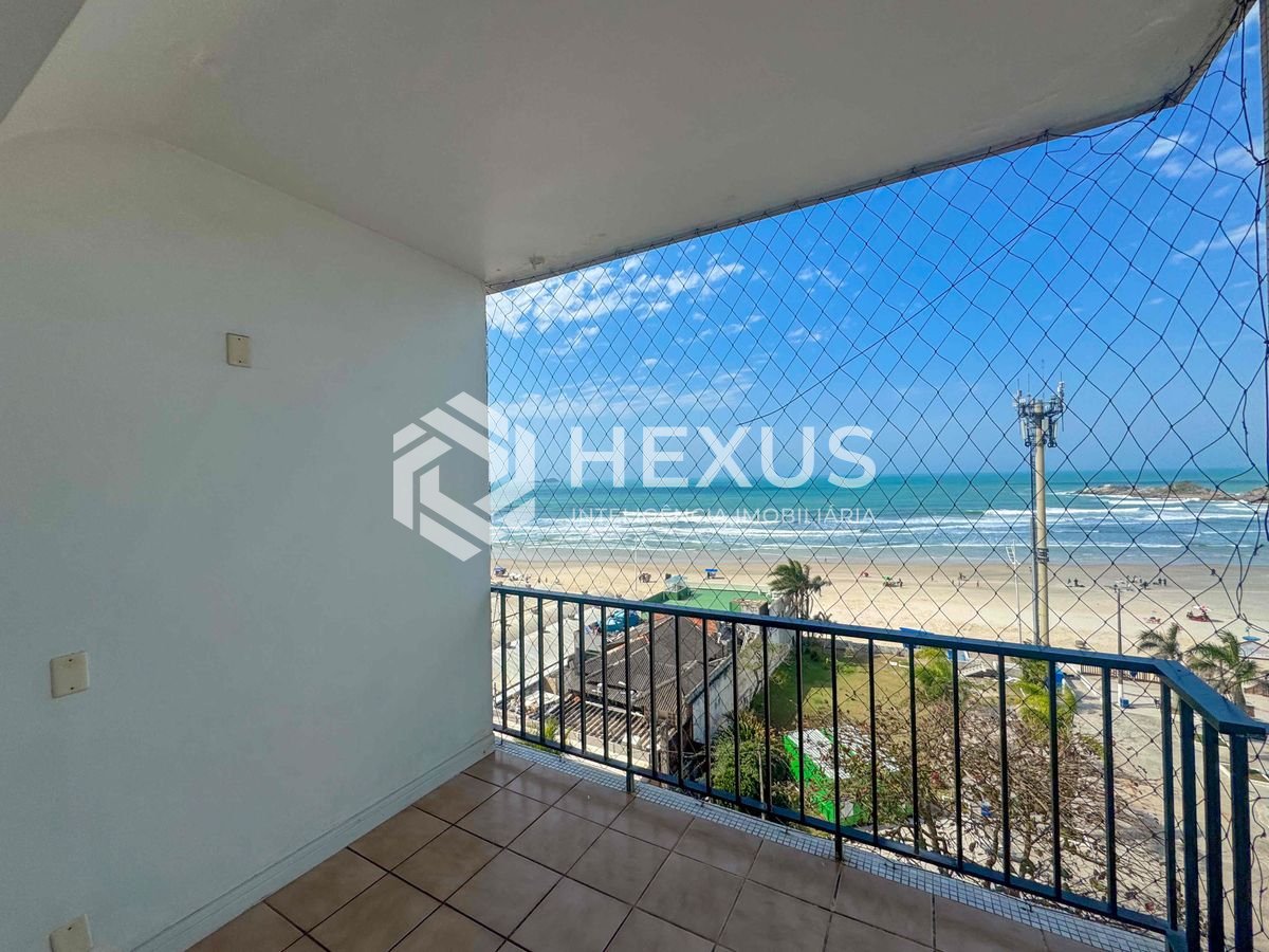 Foto 4 de Apartamento frente mar com varanda vista mar e lazer na Praia das Pitangueiras, Guaruja