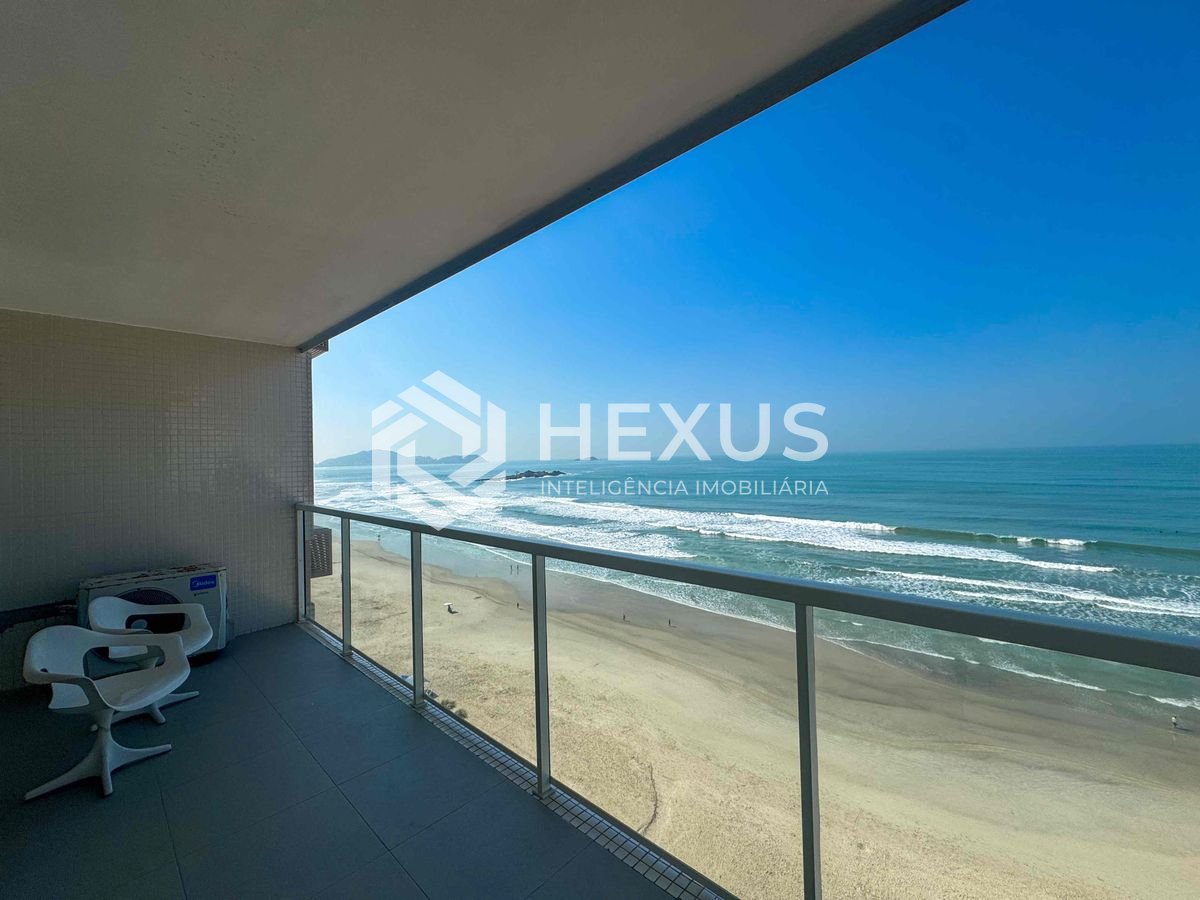 Foto 3 de Apartamento frente mar com varanda e vista mar na Praia das Pitangueiras, Guaruja