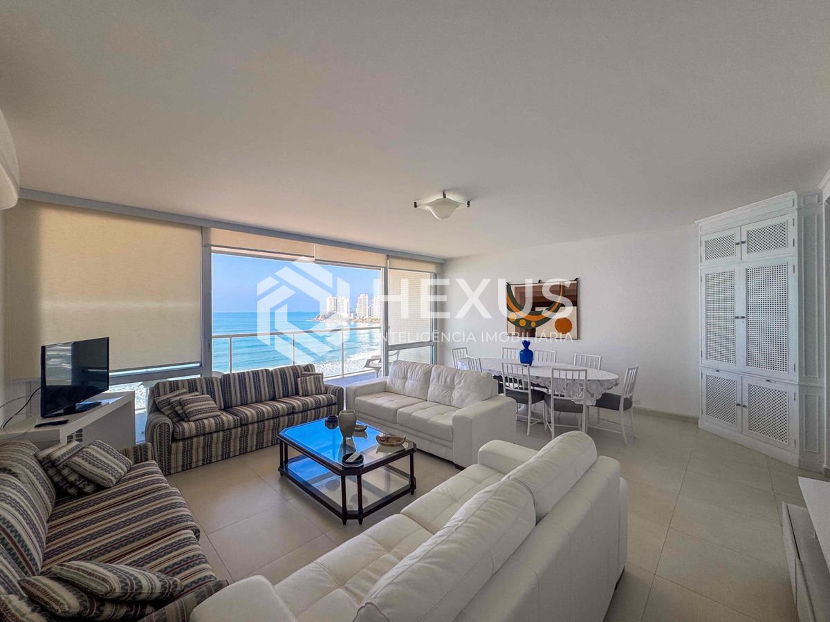 Foto 4 de Apartamento frente mar com varanda e vista mar na Praia das Pitangueiras, Guaruja