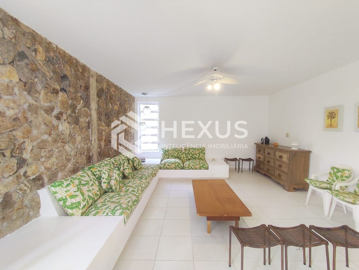 Foto 3 de Apartamento com quintal na Praia das Pitangueiras, Guaruja