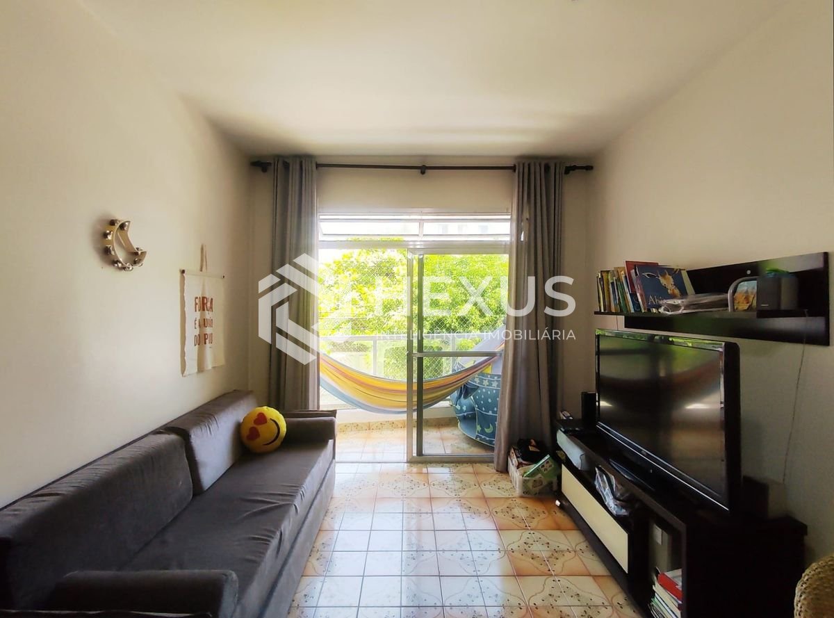 Foto 5 de Apartamento com varanda a duas quadras da Praia do Tombo, Guaruja