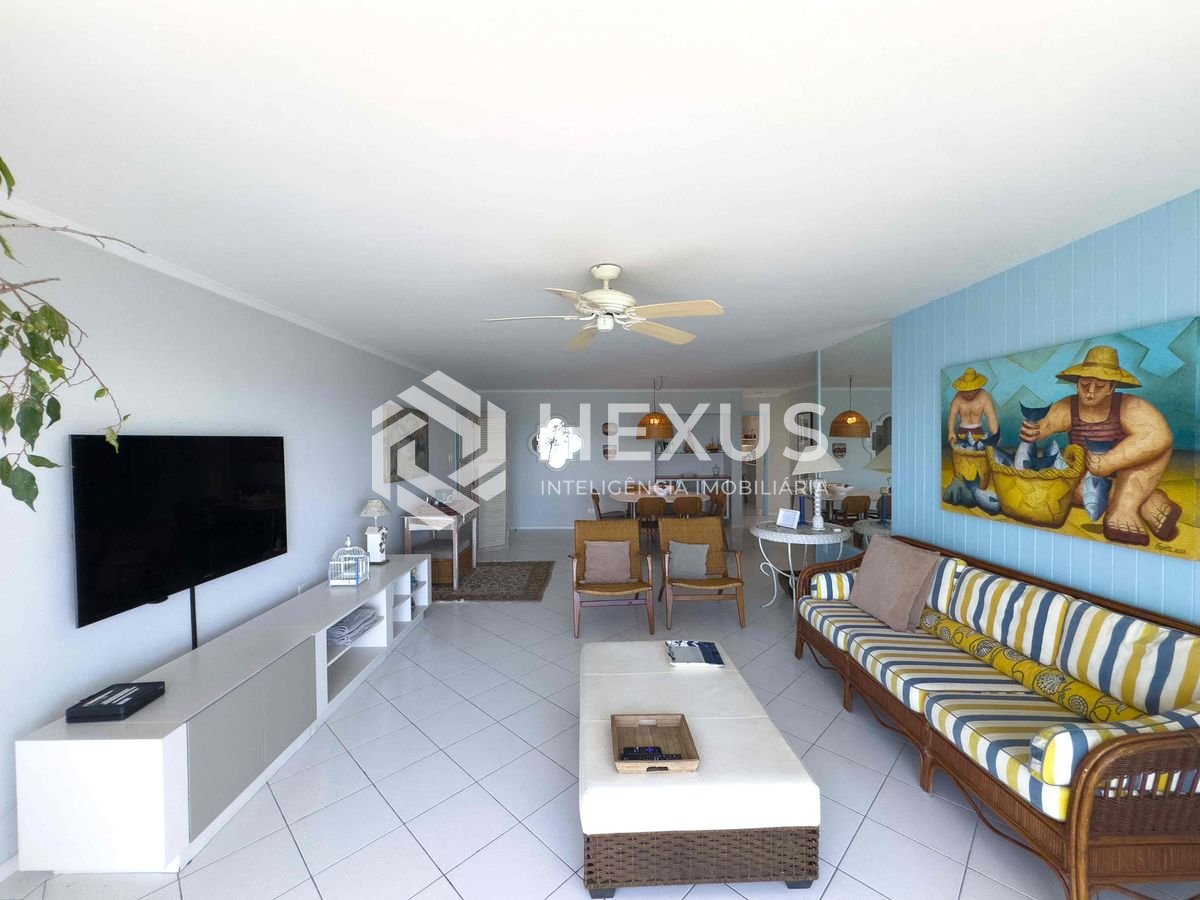 Foto 3 de Apartamento reformado frente mar com varanda na Praia das Pitangueiras, Guaruja