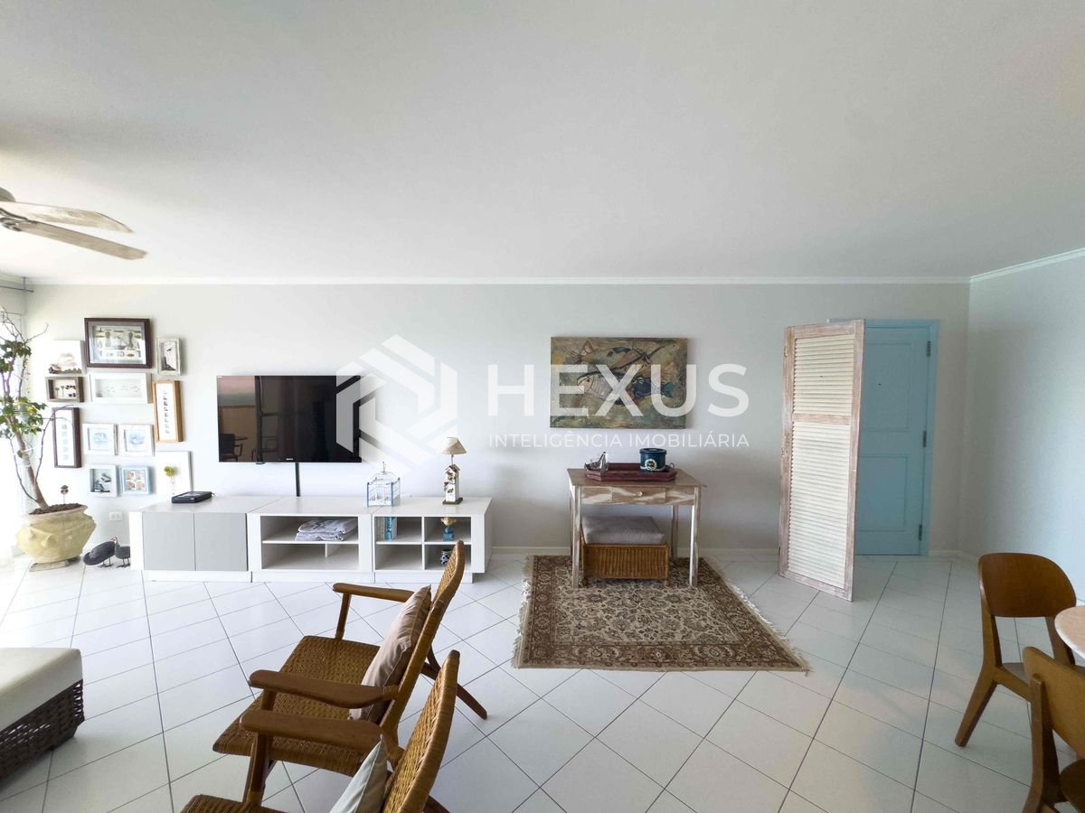 Foto 5 de Apartamento reformado frente mar com varanda na Praia das Pitangueiras, Guaruja