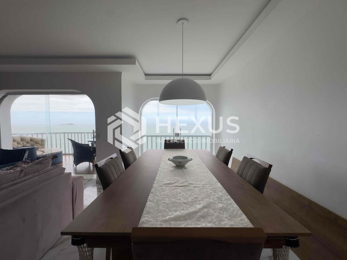 Foto 4 de Apartamento frente mar com reformado varanda e vista mar na Praia das Pitangueiras, Guaruja